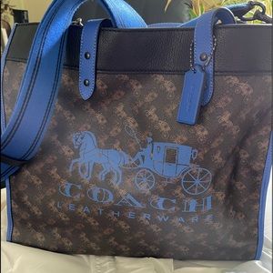 Coach field tote 40 in blue beautiful tote
